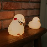 mary-s-lampka-nocna-led-kura-3c165556d1c443d7a6ef39b7b7e89841-e0d1450b-Photoroom.jpg