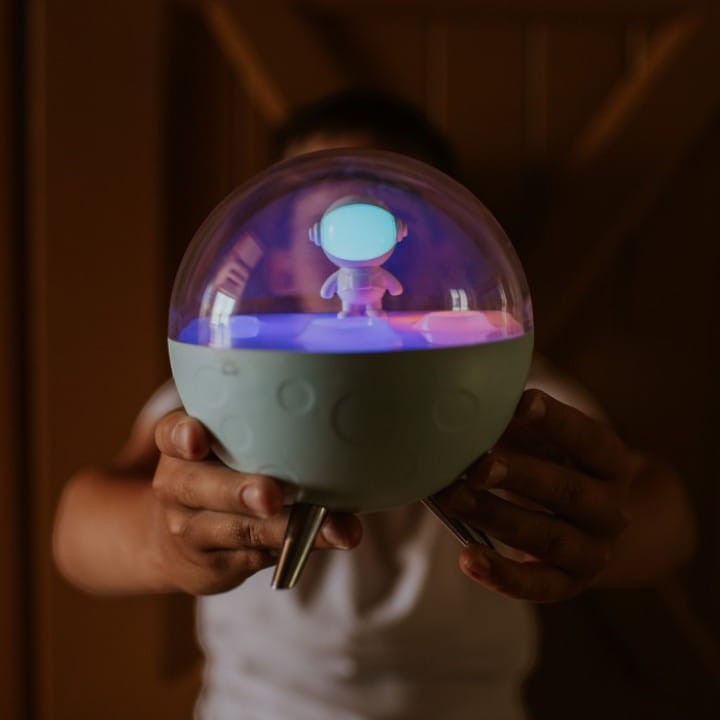 mary-s-lampka-nocna-led-rgb-ksiezyc-niebieski-808e8c0d96e947ae87fe5cb54832b634-650fe79d-Photoroom.jpg